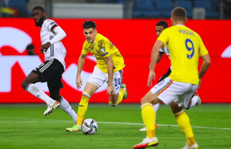 România a condus Germania cu 1-0 la pauză, dar a cedat în final cu 2-1 și lupta pentru calificare continuă