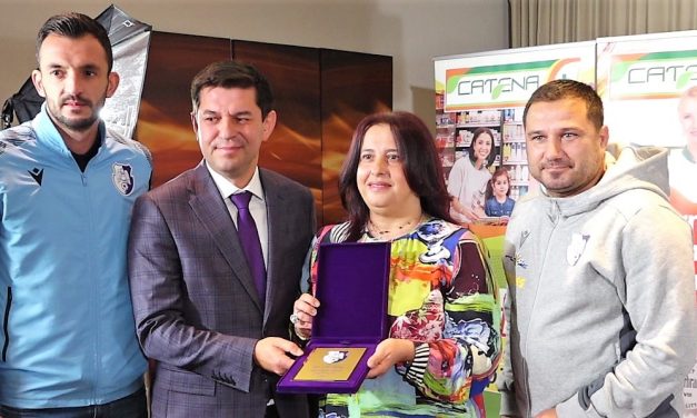 Lanţul de farmacii Catena a anunţat într-o conferinţă de presă parteneriatul cu FC Argeş