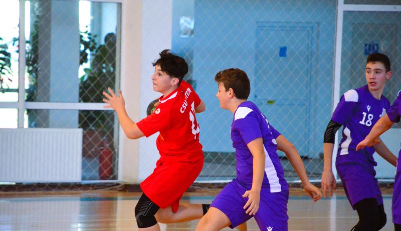 Săptămâna trecută a avut loc derby-ul piteştean la handbal juniori III