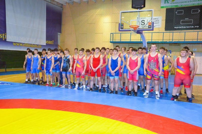 La Piteşti s-a desfăşurat campionatul naţional şcolar de lupte greco-romane