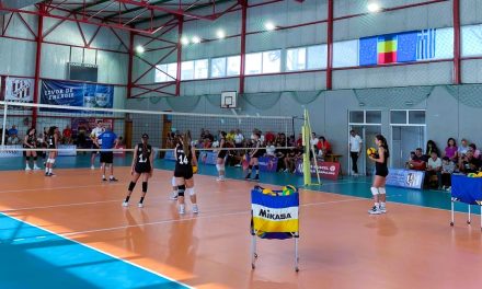 Curs de perfecționare pentru antrenorii echipelor de volei juniori, la Câmpulung